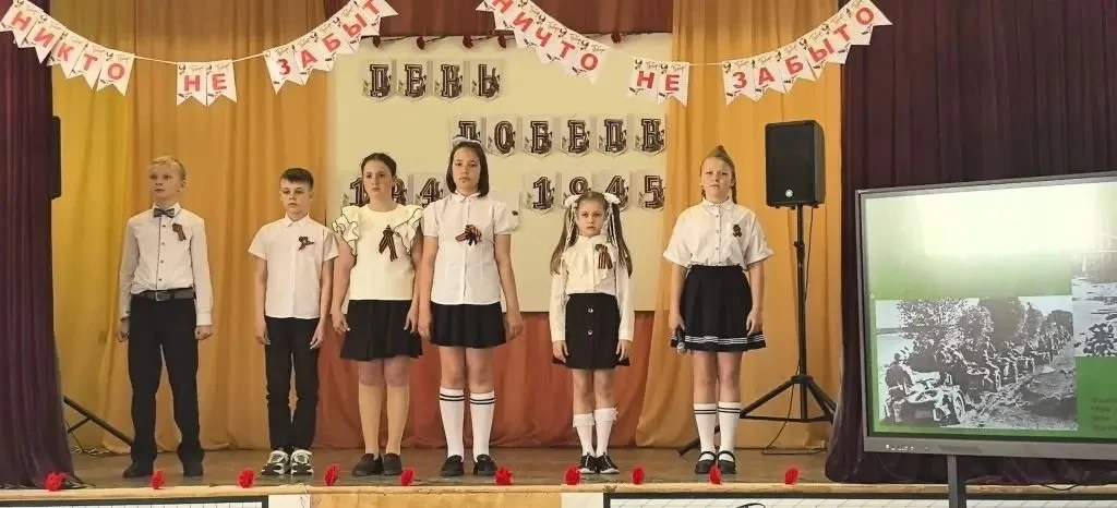 ⭐️Уроки мужества: школа помнит подвиг героев🕊️  🎗️В преддверии Дня Победы в первом корпусе нашей шко