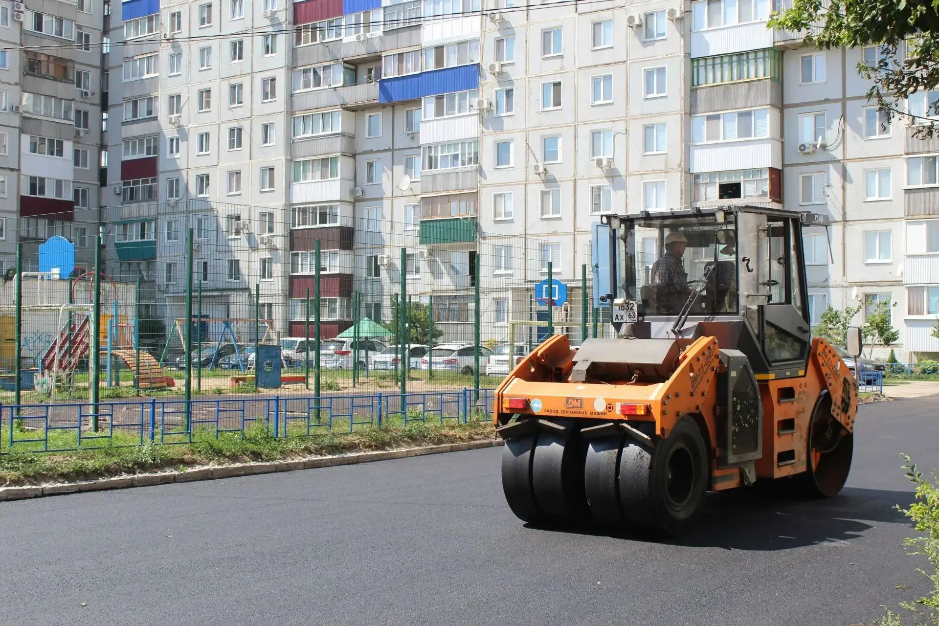 Новые внутридворовые проезды и тротуары: в Сызрани реализуют наказы избирателей 🏡 

Ежегодно из гор