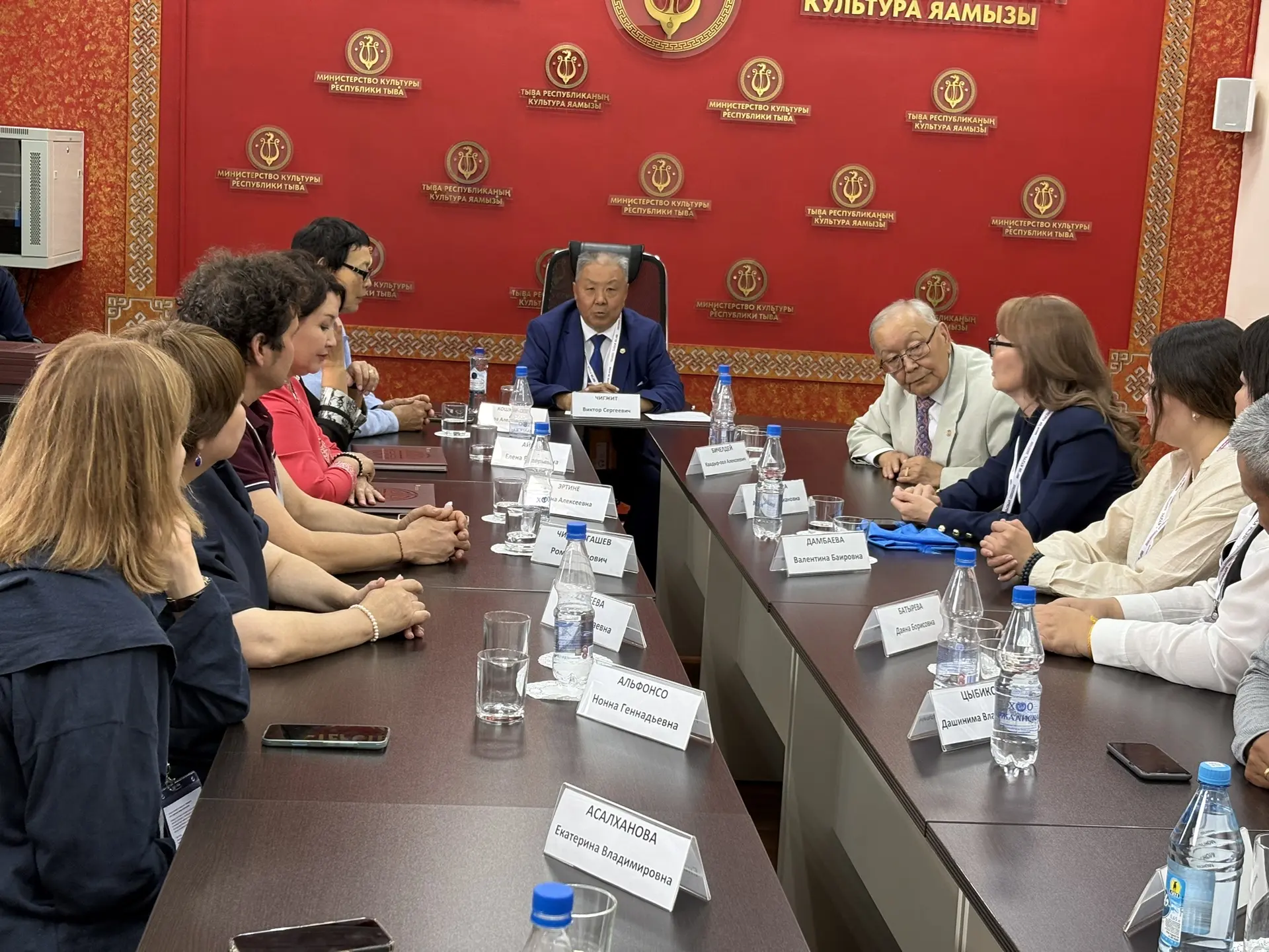 ✨ Сейчас проходит встреча министра культуры Тувы Виктора Чигжита с гостями нашей секции...
