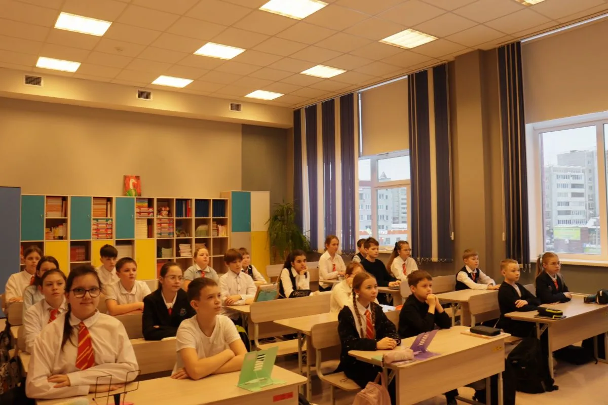 💬 «Разговоры о важном»: Герой из соседнего двора ✨   Сегодня, 16 февраля, в классах Центра образован