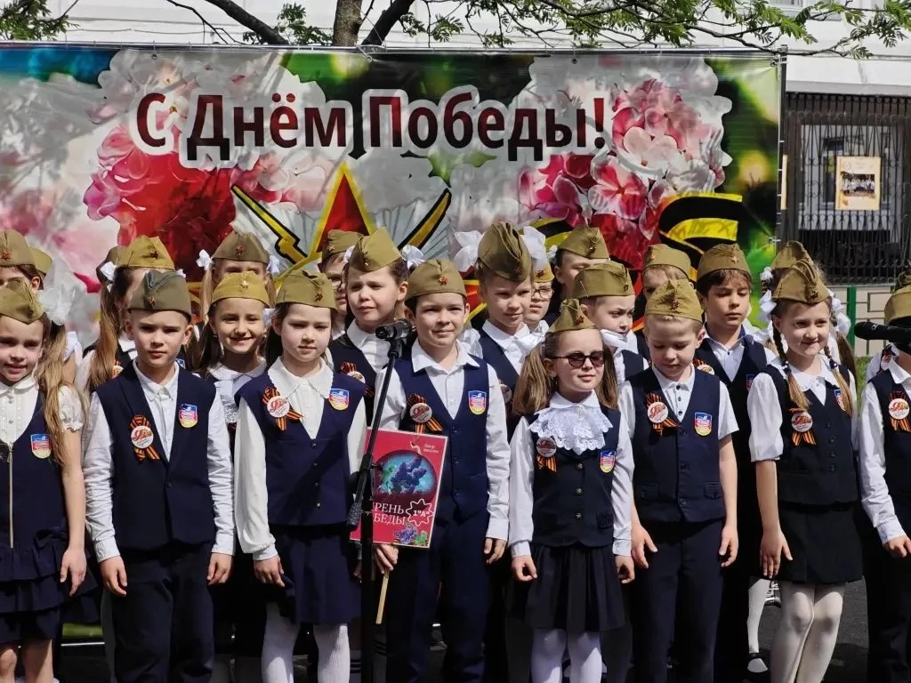 🌿  В начальной школе прошла акция «Сирень Победы»  Сегодня в начальной школе состоялась трогательная