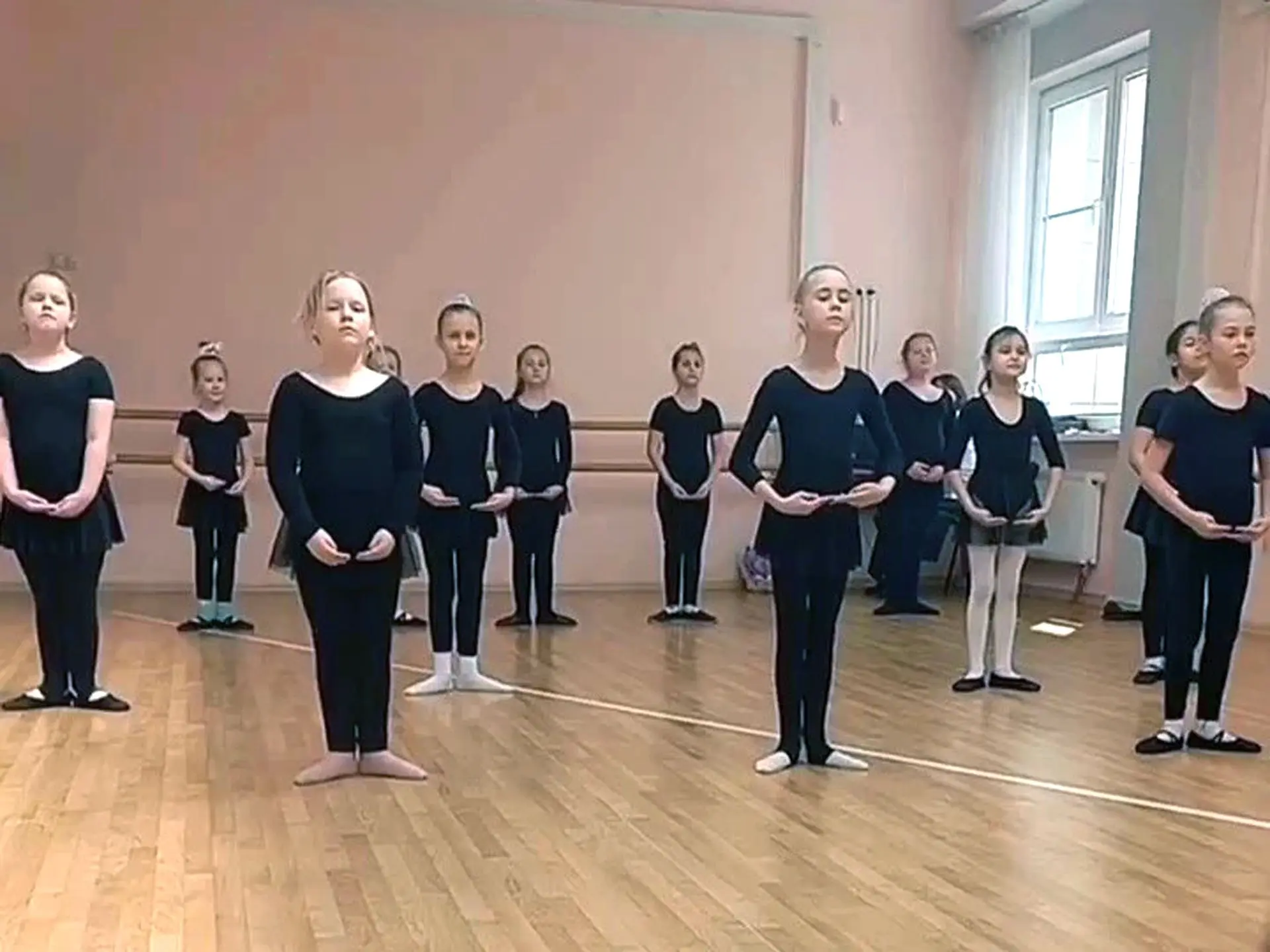 💃 Маленькие звёздочки сцены: успехи «Капелек» ✨  В хореографическом коллективе «Капельки» (младшая г