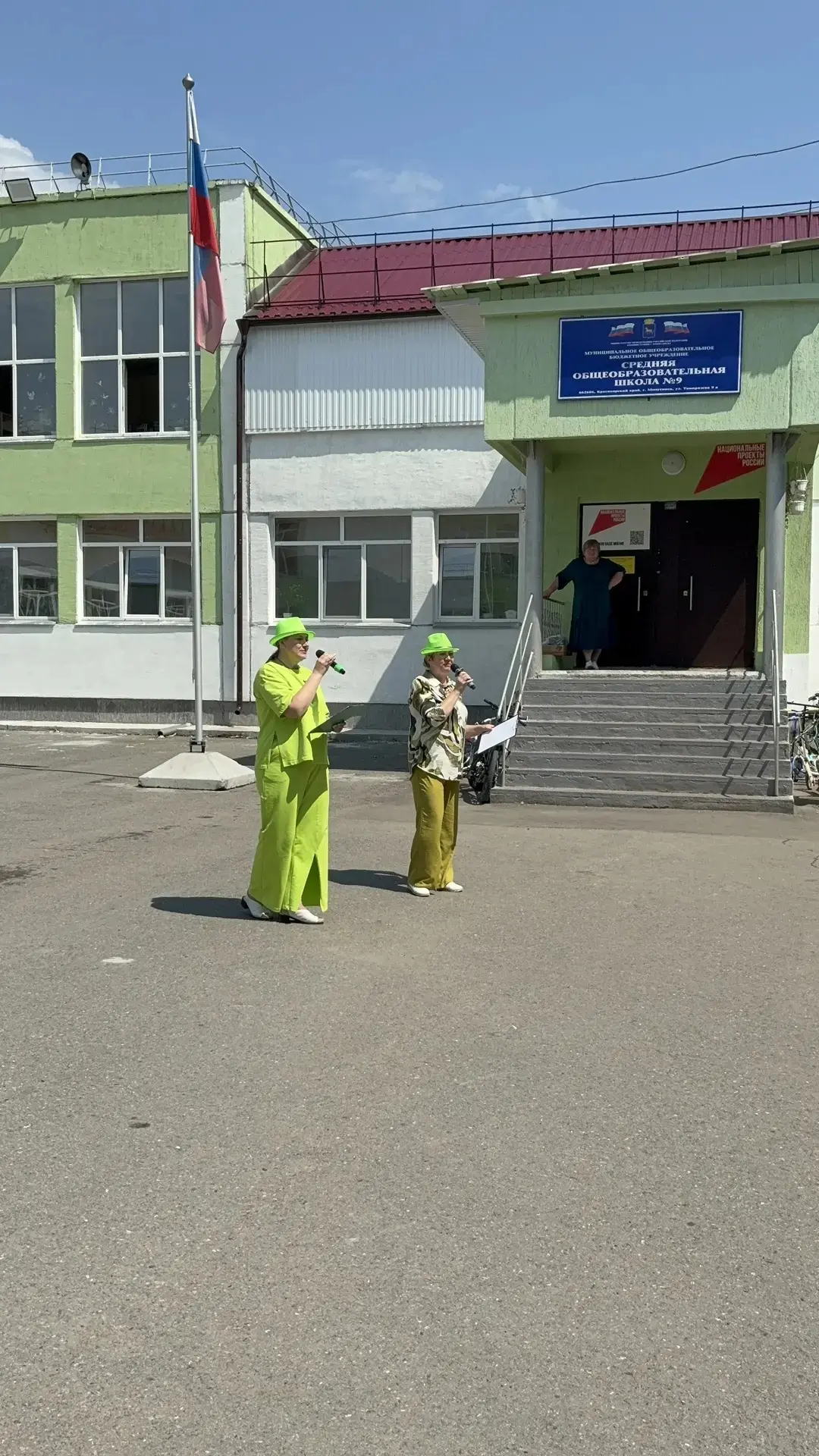 В год Народного Единства ! 
Акция "Родиной горжусь" в нашем пришкольном лагере! 🇷🇺

Сегодня в наше