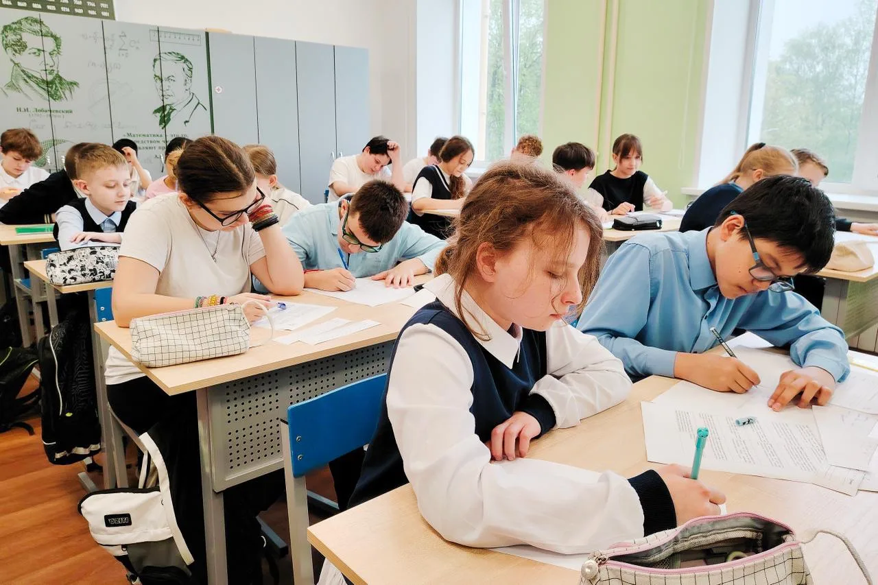 В новом учебном году в школах Подмосковья откроют более 4 тыс. математических классов

В самом масшт