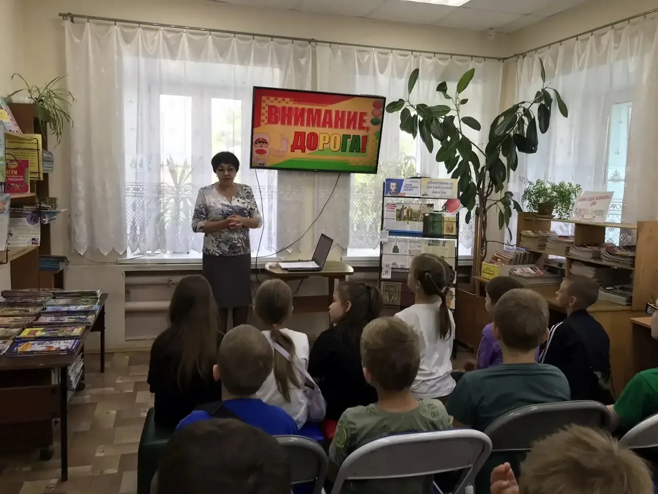 Летние приключения в школе №10: вторая смена началась ярко!

Двери детского летнего лагеря на базе М