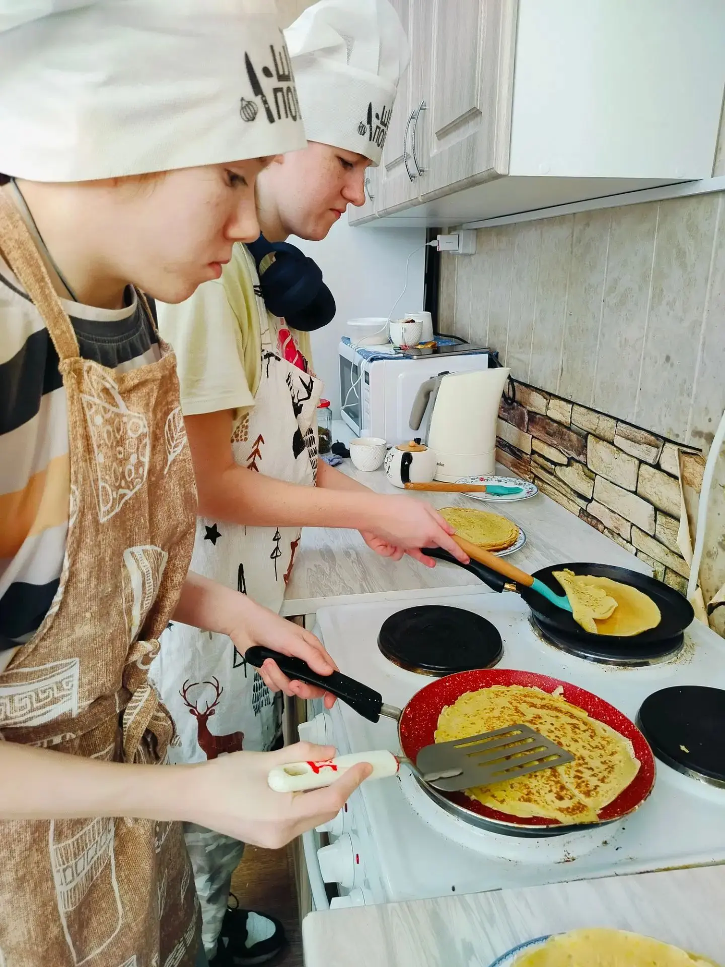 👩‍🍳Уроки кулинарии - уроки жизни.👨‍🍳

    В обычной семье ребёнок перенимает кулинарные навыки е