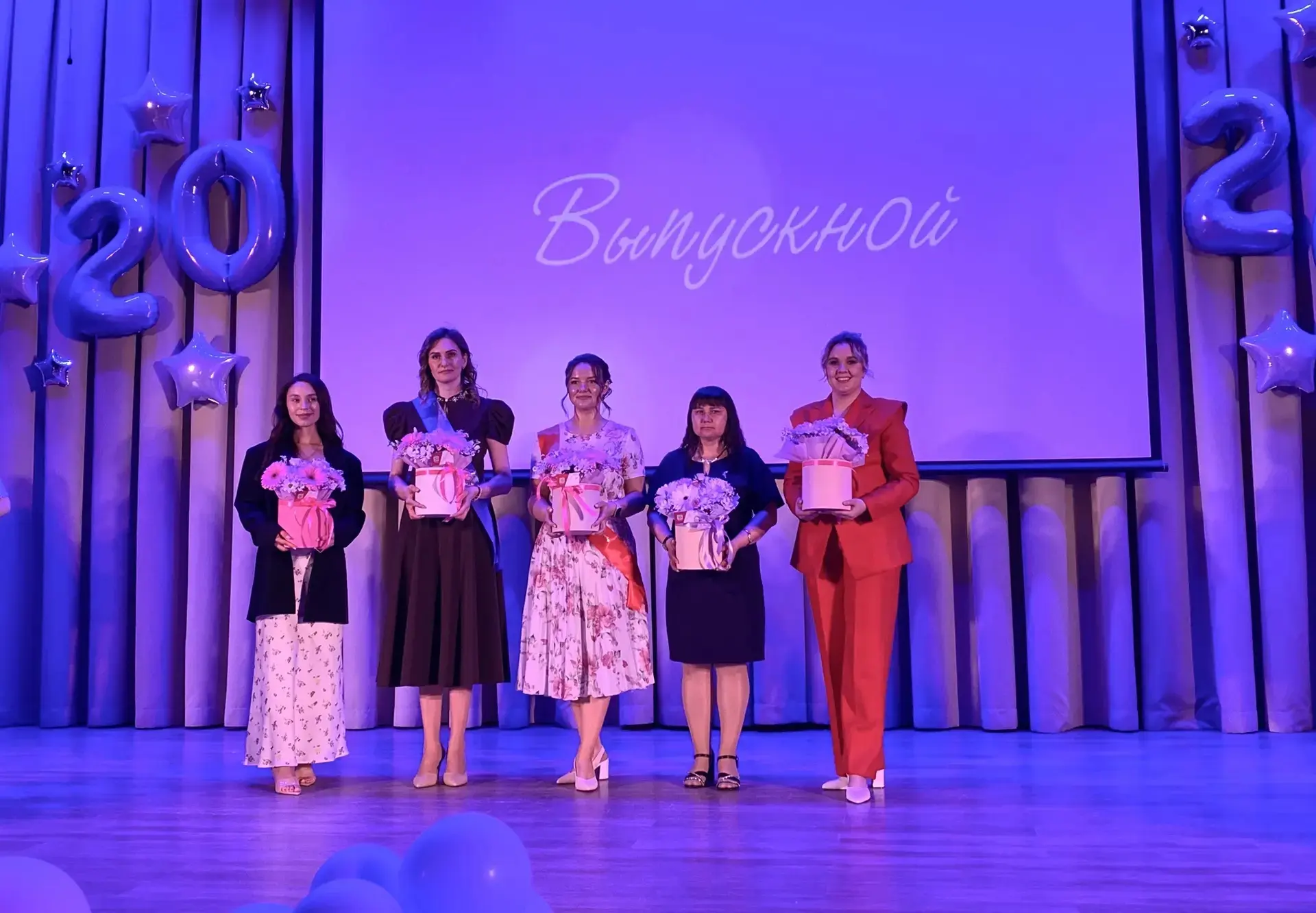 🎉 Ура! Мы — пятиклассники? Нет, пока ещё звёзды выпускного! 🎉Сегодня в нашей школе случилось настоящ