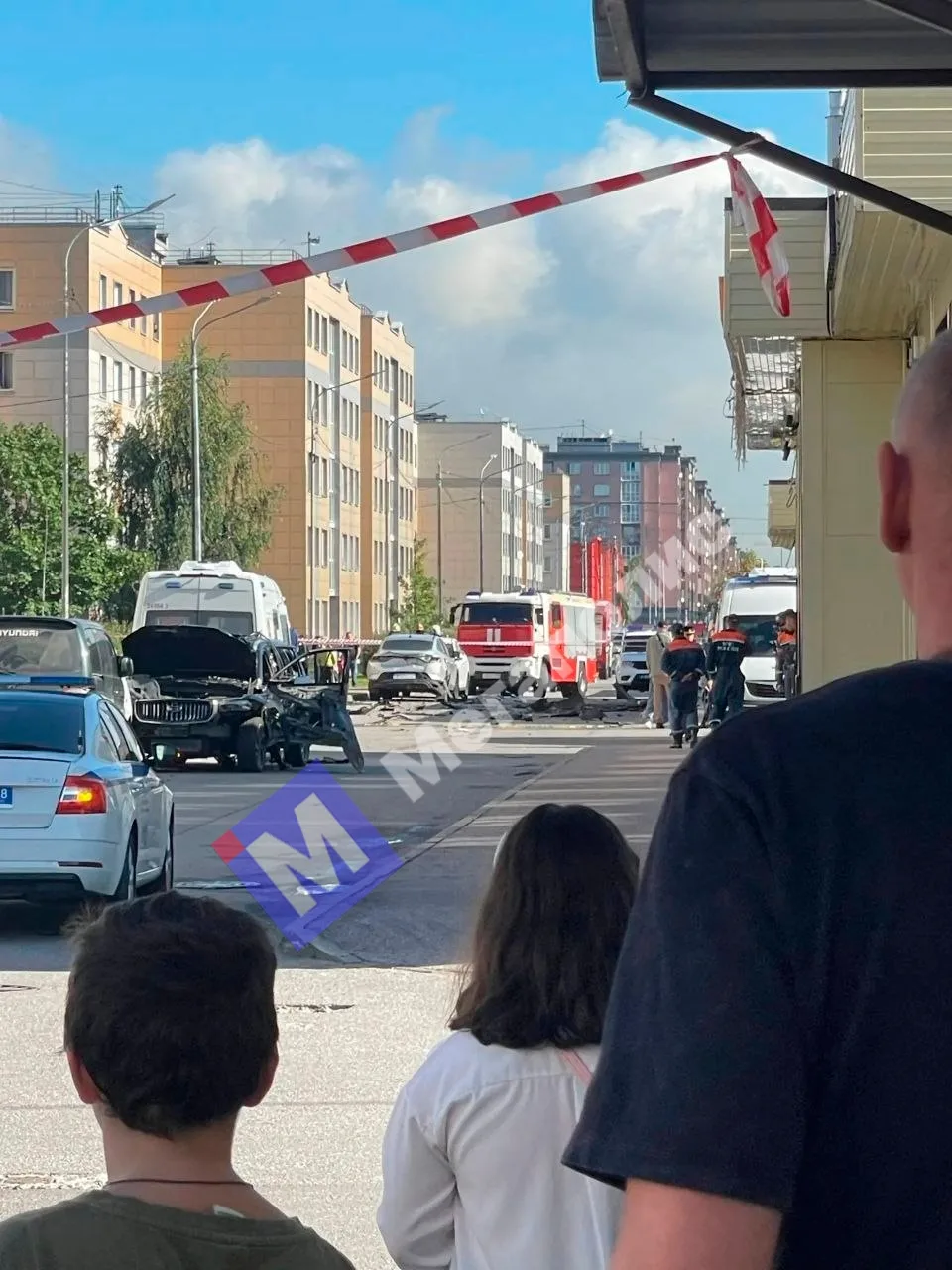 В Шушарах, на территории Славянки, около 10 часов утра прогремел сильный взрыв. По слов...