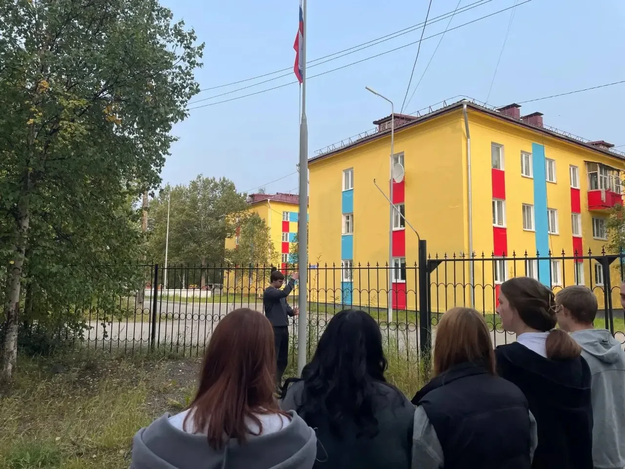 🇷🇺🎓 День знаний в «Горном техникуме»: старт дан, впереди — большая дорога! 🚀✨