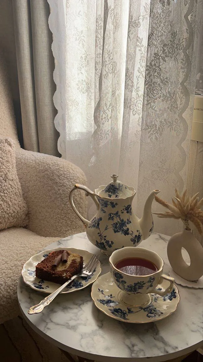 Вечернее чаепитие 🍵

Когда день подходит к концу, так приятно заварить любимый чай, достать красиву