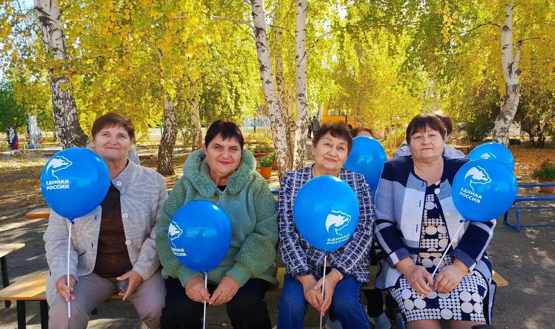С теплом и благодарностью: в сельсоветах Акбулакского района отметили День пожилого чел...