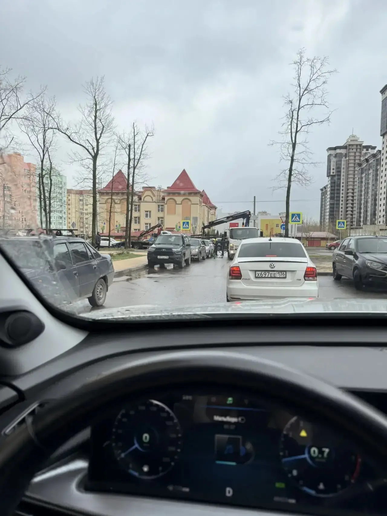 Убирайте машины , приехали