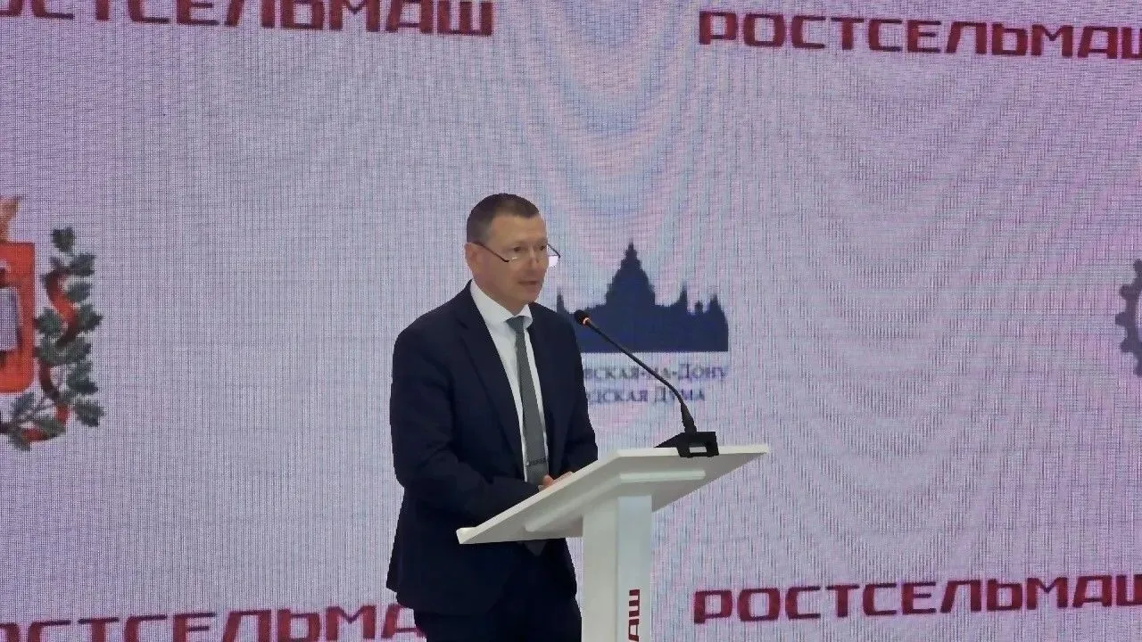 В шоу-руме филиала Тракторного завода состоялась торжественная церемония награждения со...