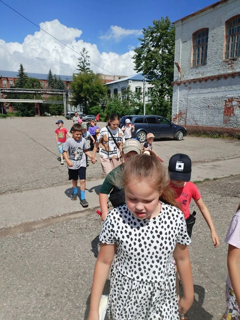 💥Сегодня 1 отряд посетил с экскурсией ООО "Бриз". Дети узнали очень много интересного об этом произ