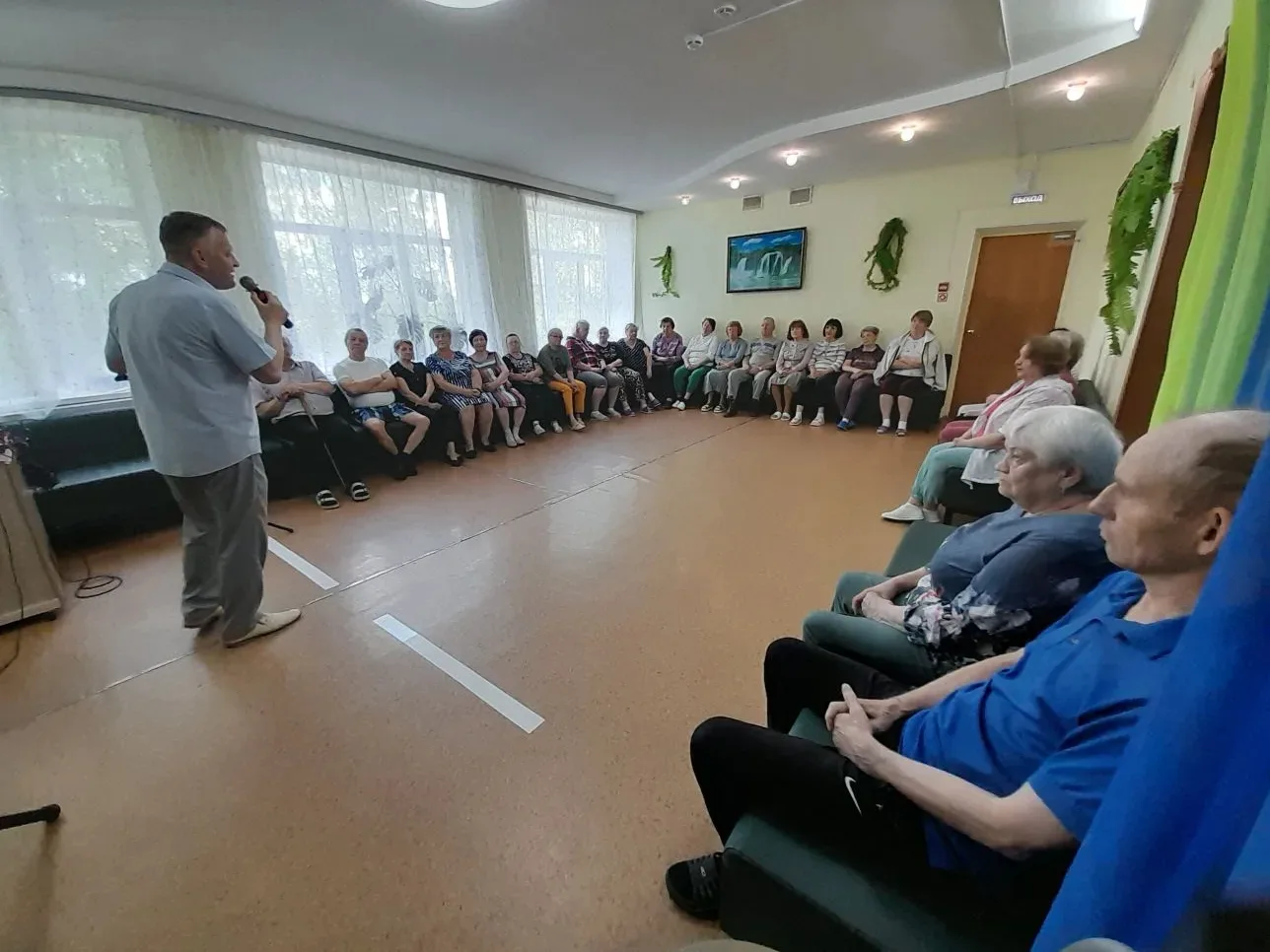 «Ретро-песни»
 И опять в социально-реабилитационном отделении праздник – к нам в гости с концертной 