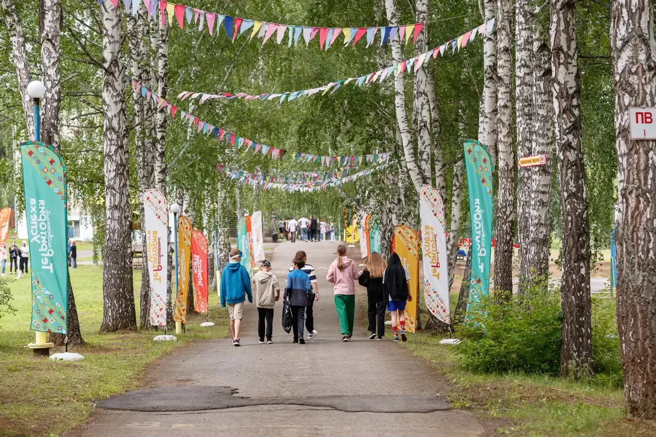 С сегодняшнего дня принимаются заявки на отдых детей в загородных и городских лагерях. Запись старто