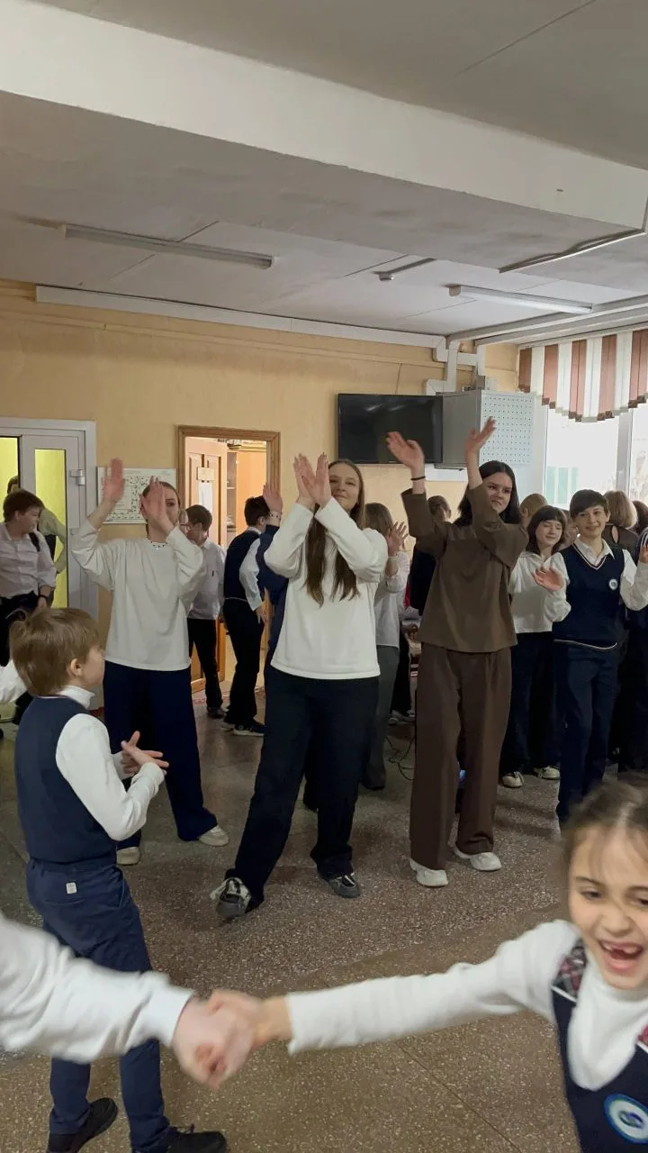 Сегодня в нашей Гимназии проходит замечательный праздник посвящённый Масленице ☀️ На переменах учени