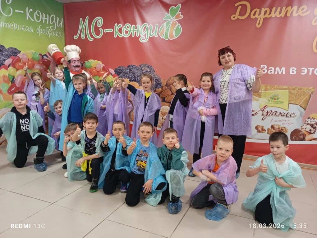 Орлята из 1 "А" класса побывали на шоколадной фабрике. 🍫🍫🍫🍫🍫🍫 Они увидели, как создаются сладкие кон
