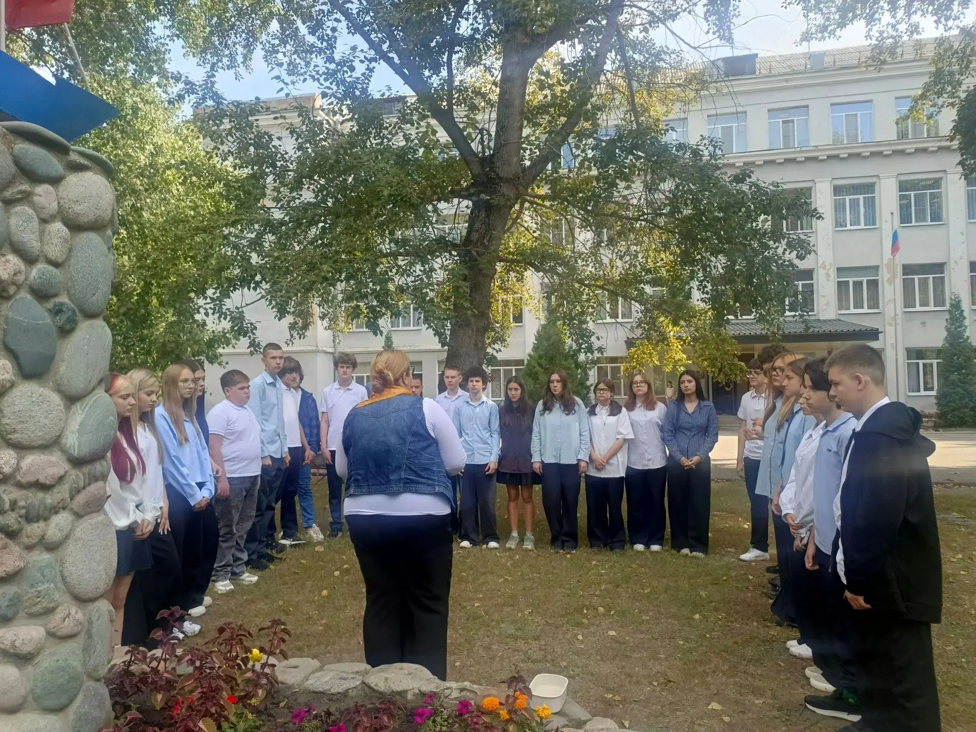 В #13шка_врн прошел Час памяти, посвященный скорбной дате -  3 сентября