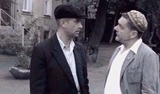 - Изя, я тебя умоляю, шо это ты такое слушаешь?!