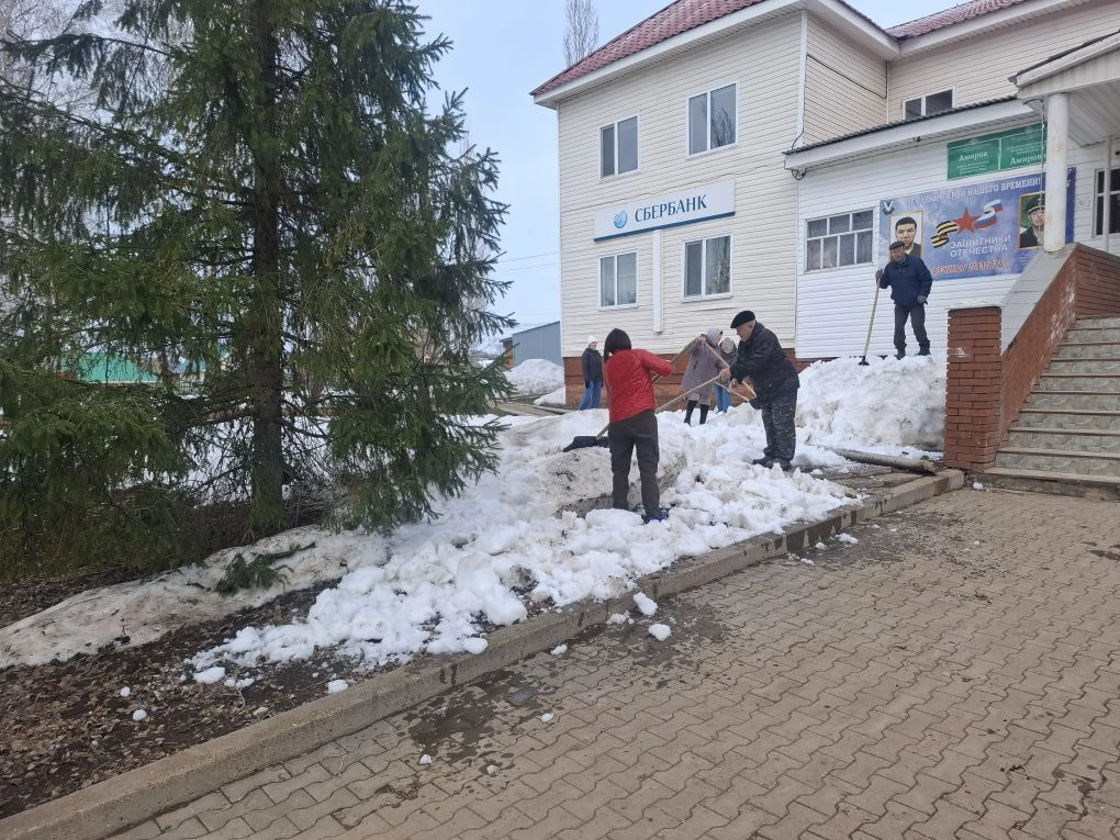 Сегодня все учреждения и организации Аксаитовского сельского поселения, в целях улучшен...