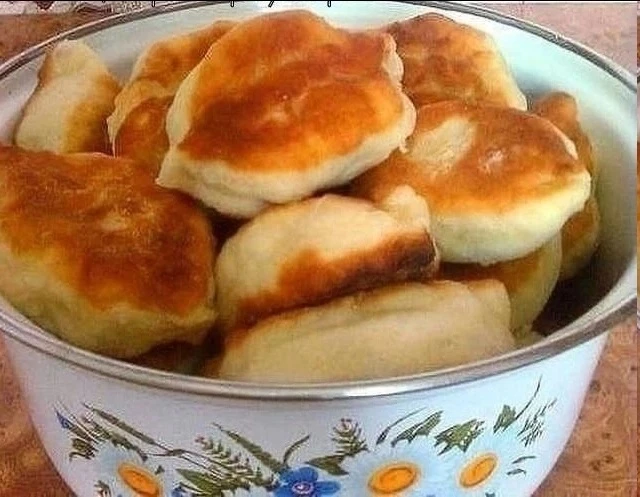 «Вкуснотища без хлопот»🔥  Ингредиенты: 1 стакан теплой воды; 50 гр. прессованных дрожжей; 1 ст. ложк