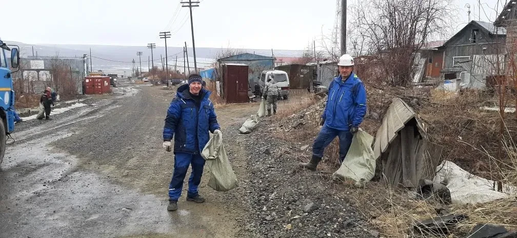 #Зеленыйчетверг в Айхале   🌿 Сегодня сотрудники ООО «АЛРОСА-Спецбурение» приняли участие в субботник