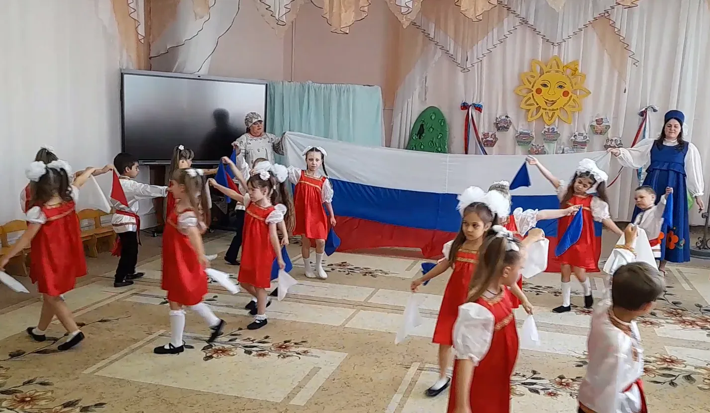 «Хоровод единства»: как в нашем детском саду объединились сердца ❤️

Всероссийская акция «Хоровод ед