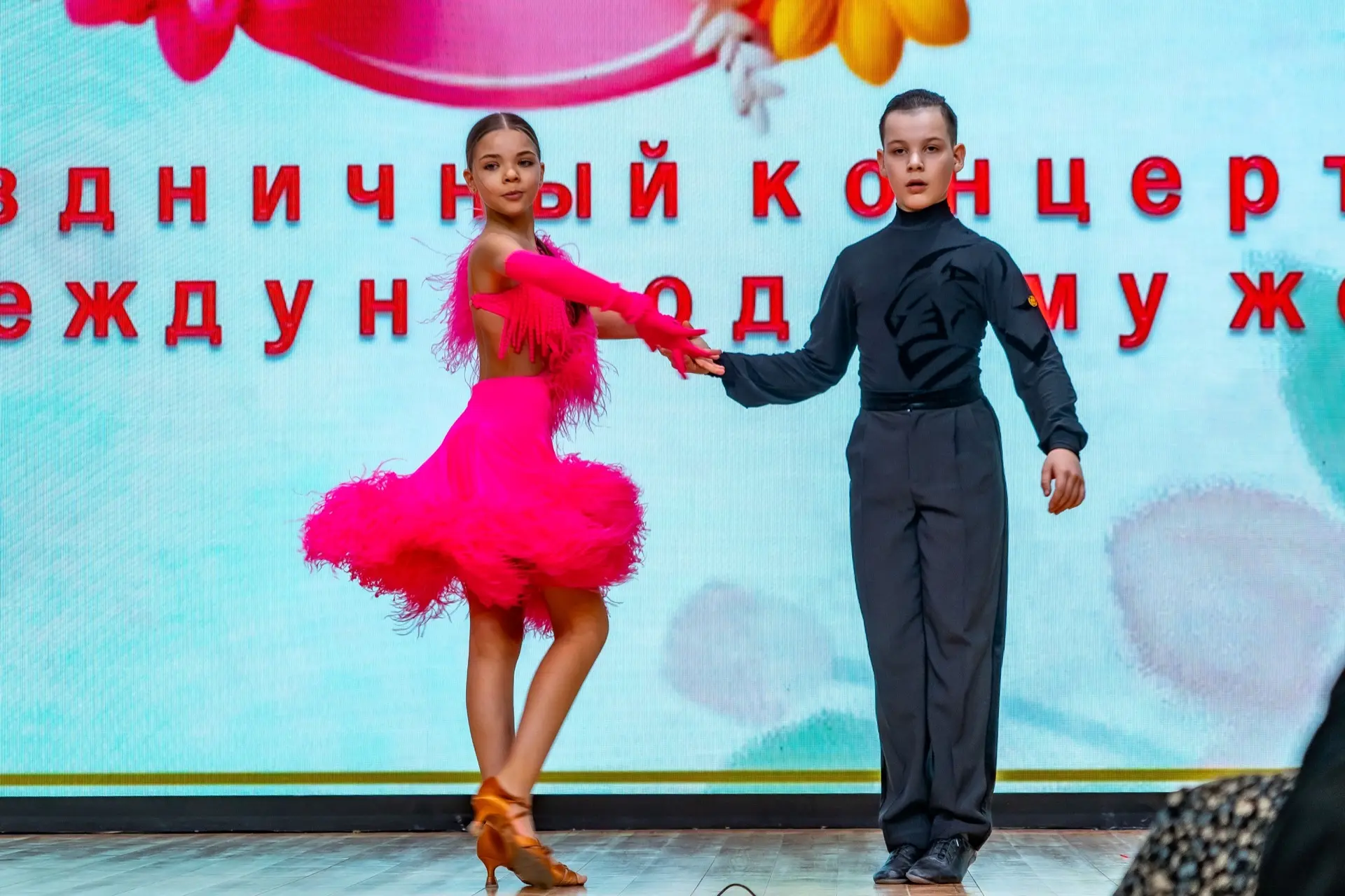 🌷Весна, цветы и море улыбок  В преддверии самого нежного весеннего праздника в нашей школе прошел ко