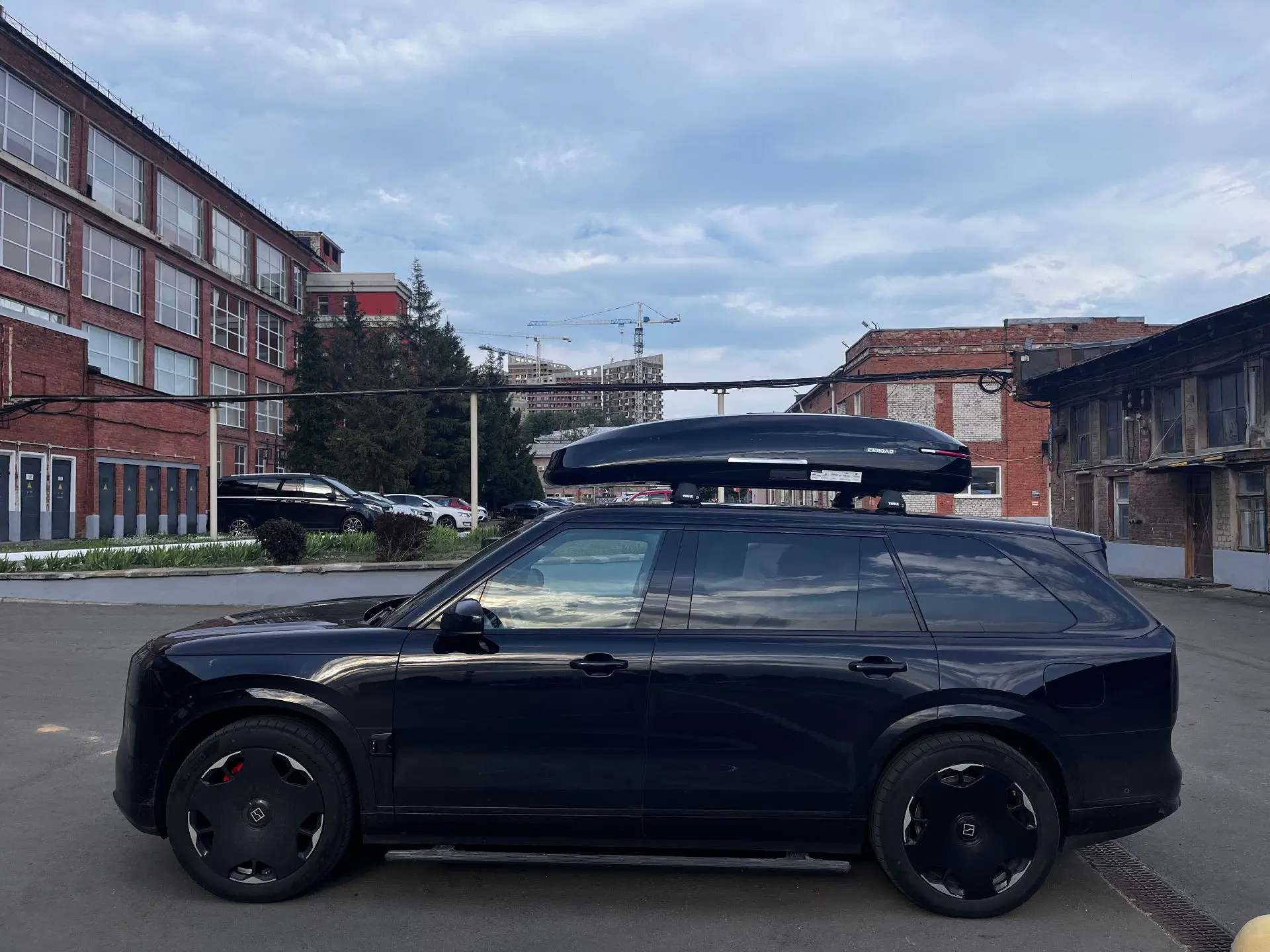 Автобокс Enroad Nomadix Pro XXL 600E на Zikr 9X.

Клиент выбрал автобокс Enroad Nomadix Pro XXL 600E