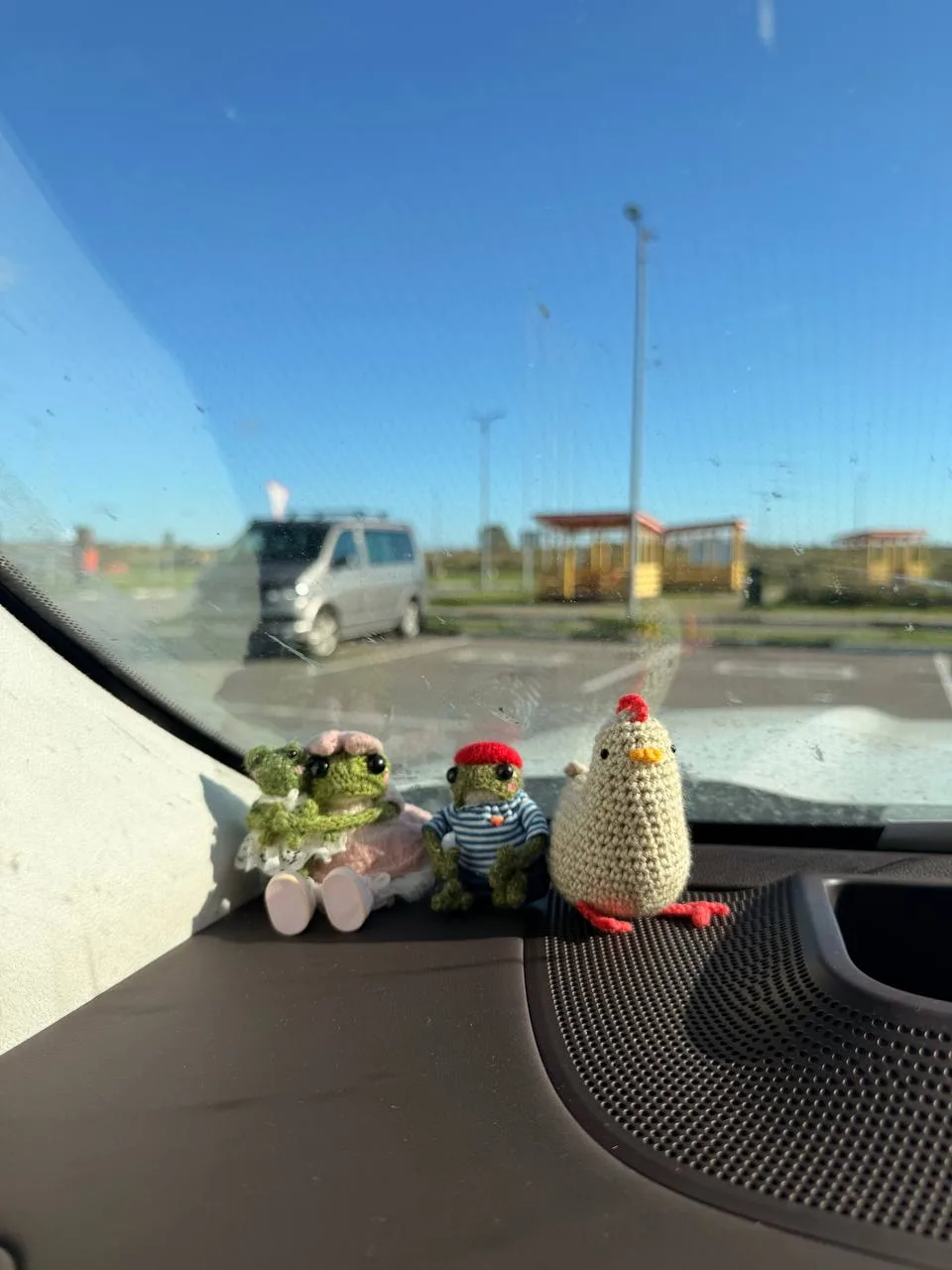 Возвращаемся в Питер в новом составе) кажется не могу я уехать с выставки без сувенира 😅