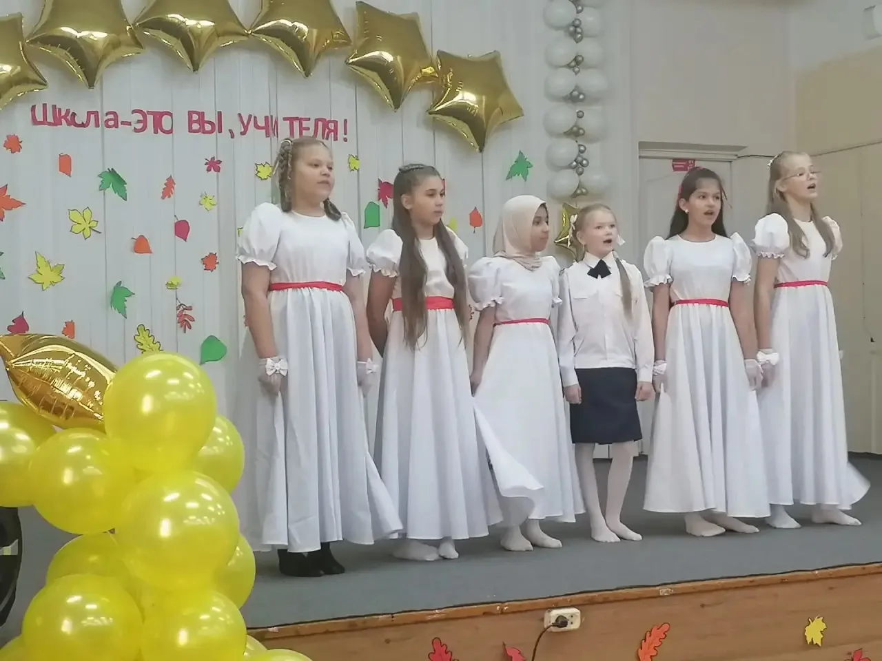 🎉 День учителя в нашей школе прошёл ярко и тепло! 🎉С самого утра старшеклассники встр...