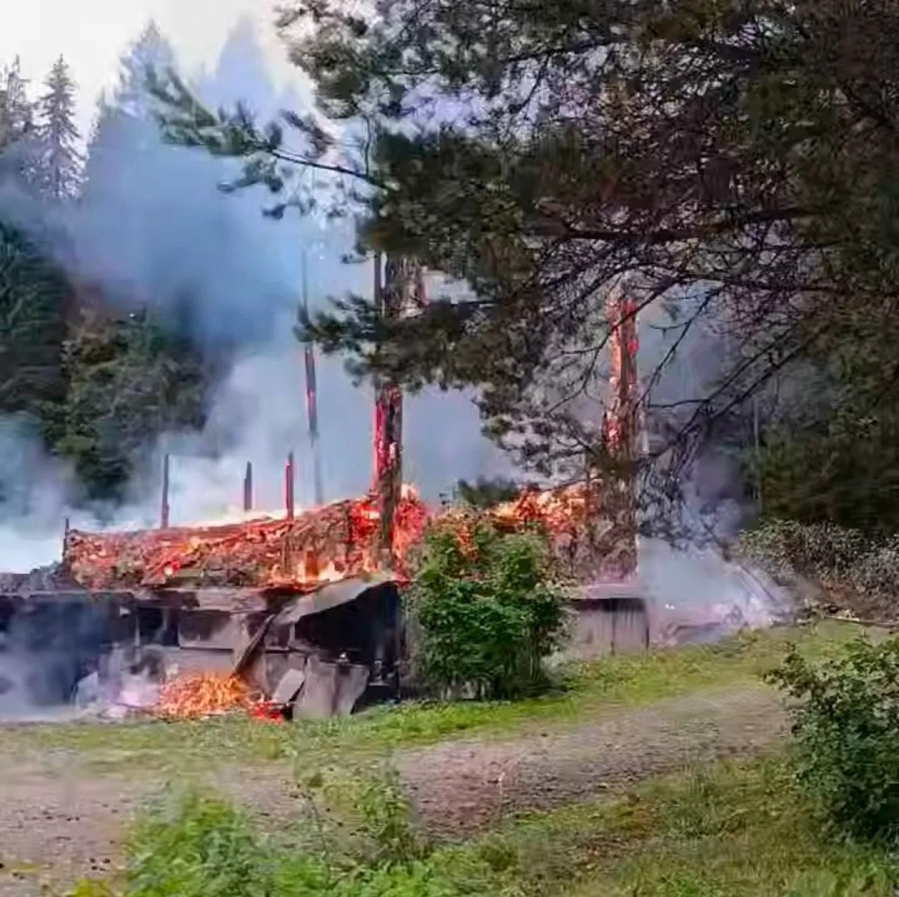 🔥🏘 В поселке Раутакангас при пожаре жилого дома пострадали два человека