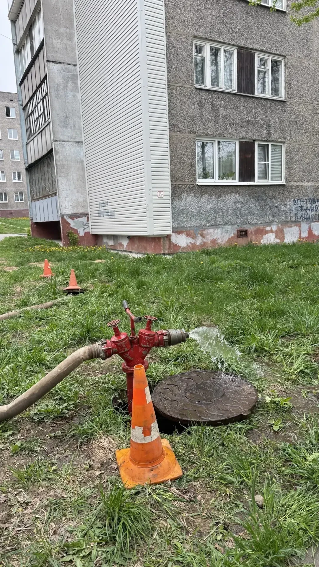 Продолжаем проверять пожарные гидранты. Работа важная в преддверии летнего пожароопасно...