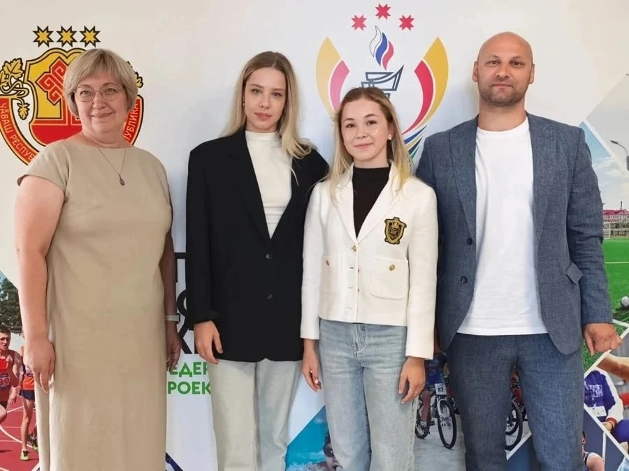 ⚡️Фигуристка Камилла Нелюбова провела тренировку в новочебоксарском «Соколе»