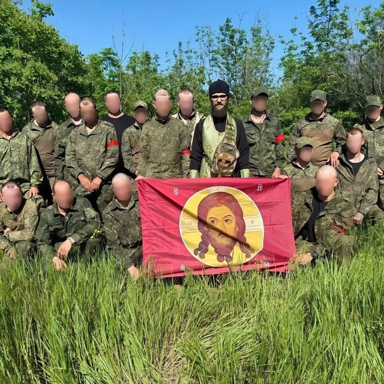 С верой, надеждой и молитвой. Господь с нами — а значит, мы непобедимы 🤙🇷🇺