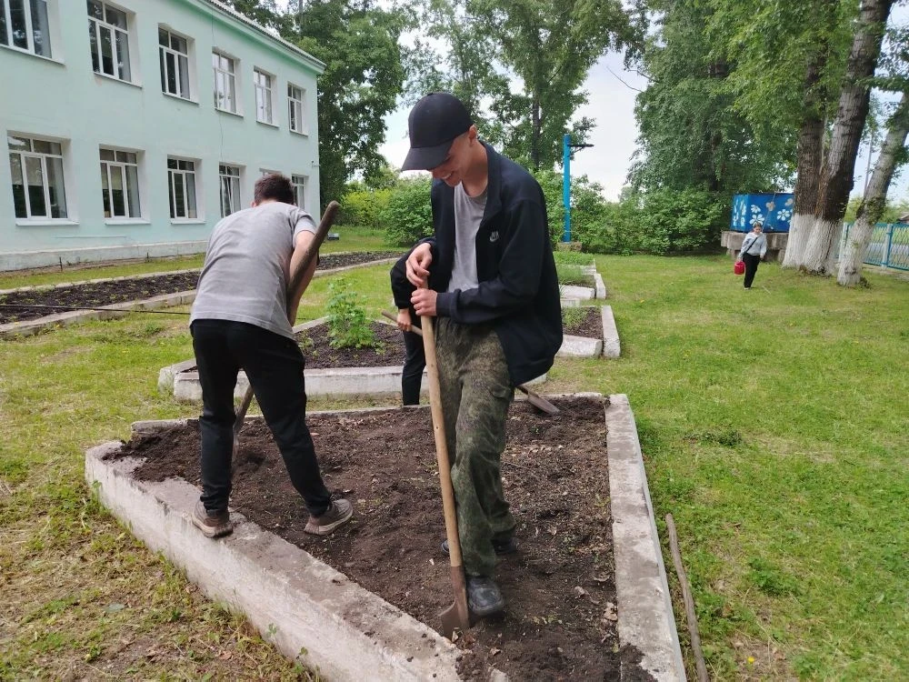 Лето в «Прометее»: трудовые будни и цветущий двор 🌿