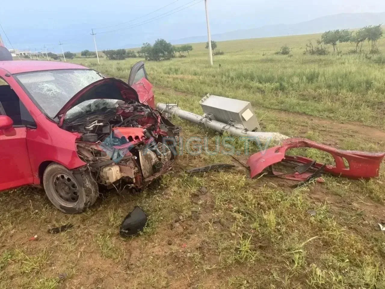 Пьяный водитель сбил дорожную камеру и попал в больницу в Бурятии