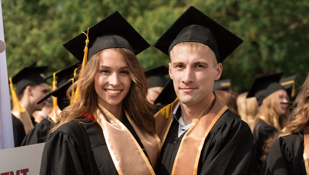 🎓 Не прошло и выпускного: студенты УрФУ получили мантии