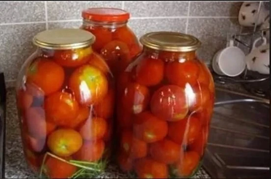 🍅 Зaкaтывaeм пoмидopы бeз yкcyca