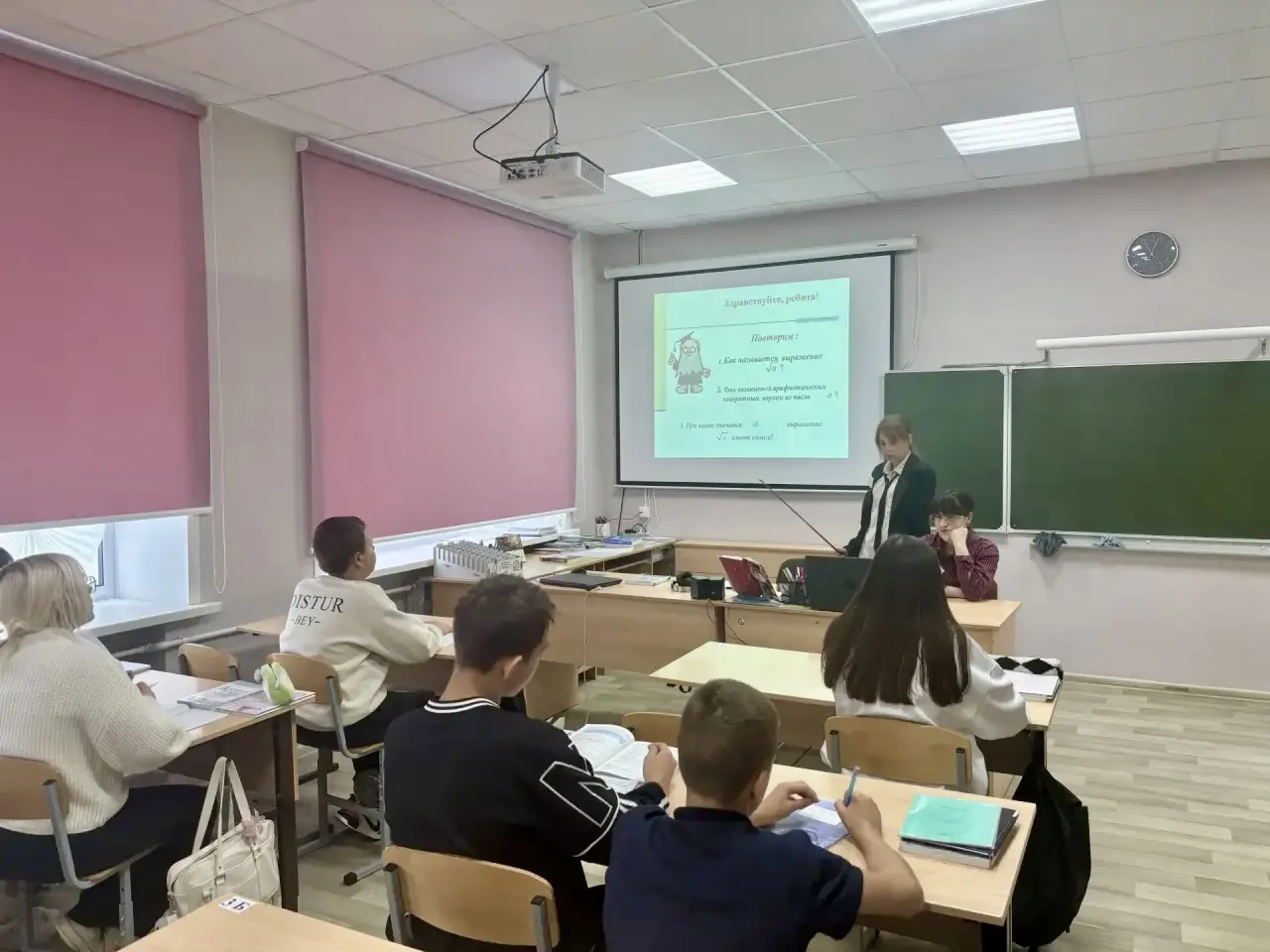 🌸 В день учителя в нашей #школа2Приволжье прошел замечательный День дублера! 🎉