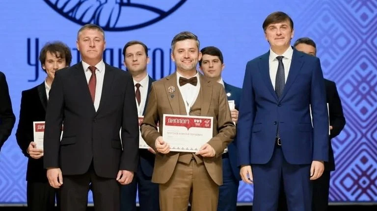 Учителем года России стал преподаватель информатики из Тверской области