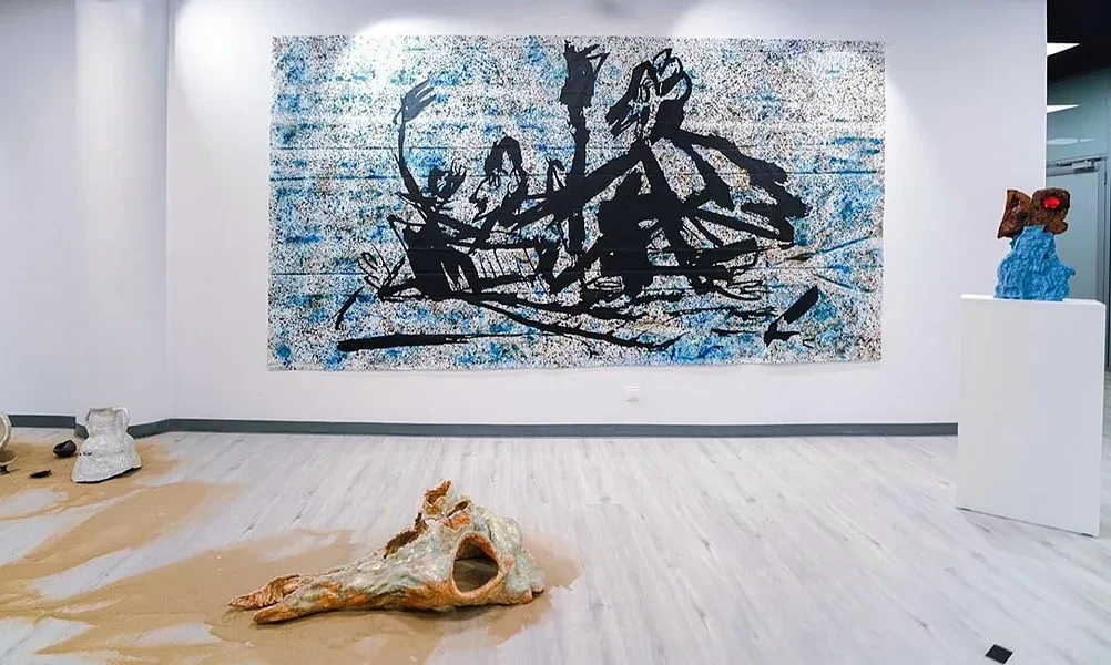 🎨 В Москве открылась выставка «Кажется, я влюблен»

🔴 Экспозиция представила 60 работ 30 художнико
