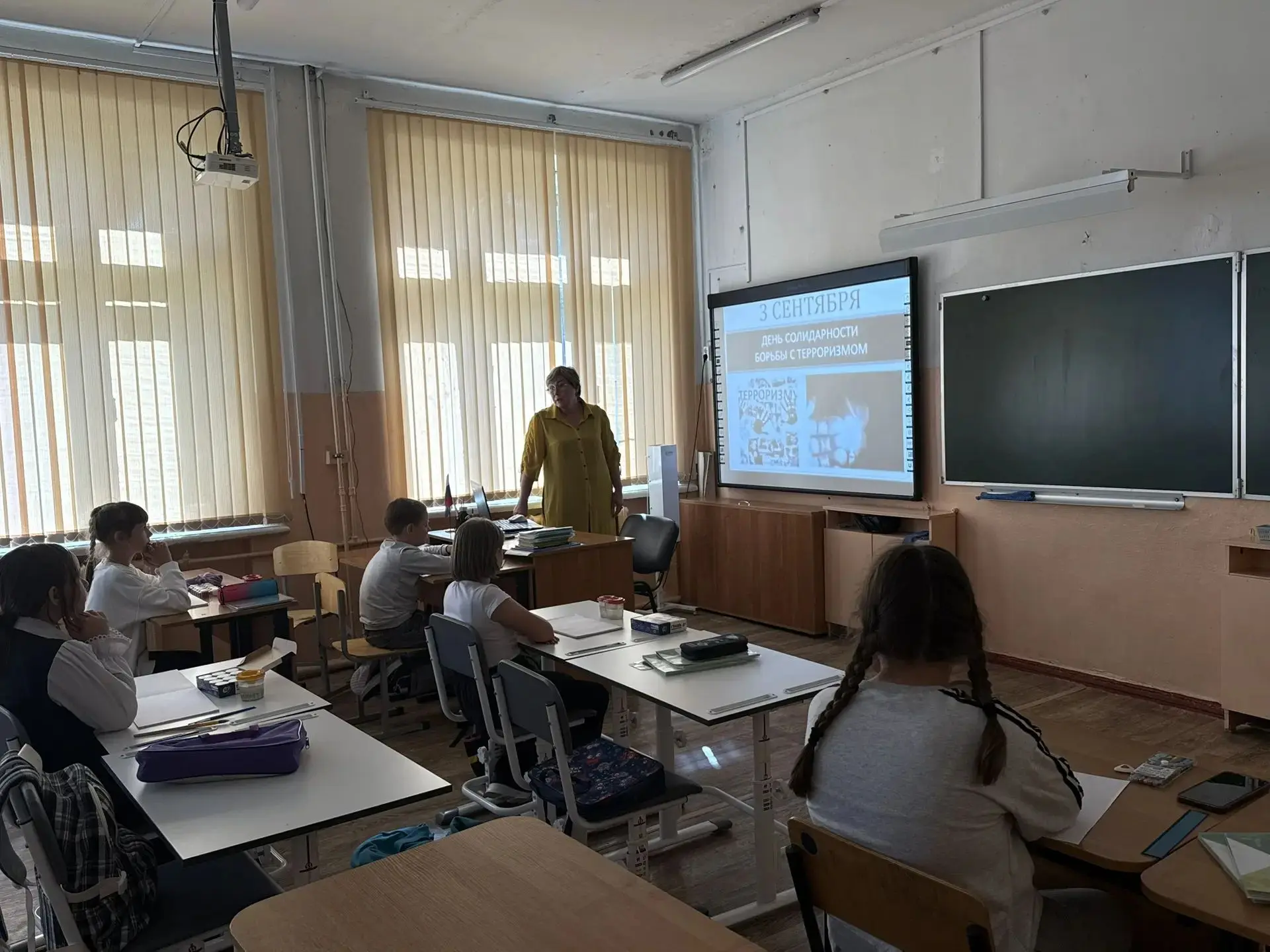 Сегодня в нашей школе прошли классные часы, посвящённые Дню солидарности в борьбе с тер...