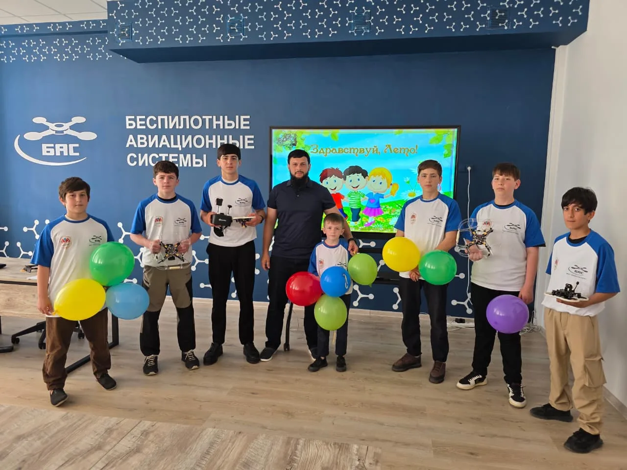В МБОУ «СОШ № 5 г. Шелковская» состоялось праздничное открытие летней площадки кружка «Беспилотные а