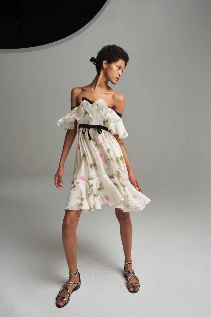 Вы не поверите своим глазам, но это он — оригинал от Giambattista Valli (коллекция Resort 2022)! 🌸
