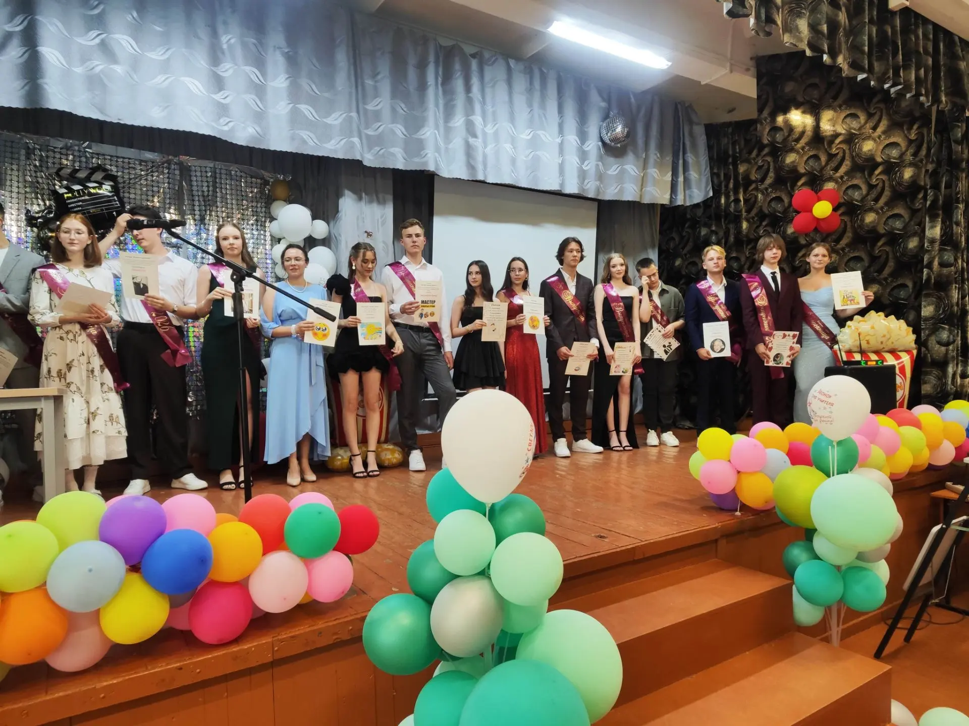 🎓 Главный праздник года — Выпускной 2026! 🥳

👏 Для наших дорогих одиннадцатиклассников совсем нед