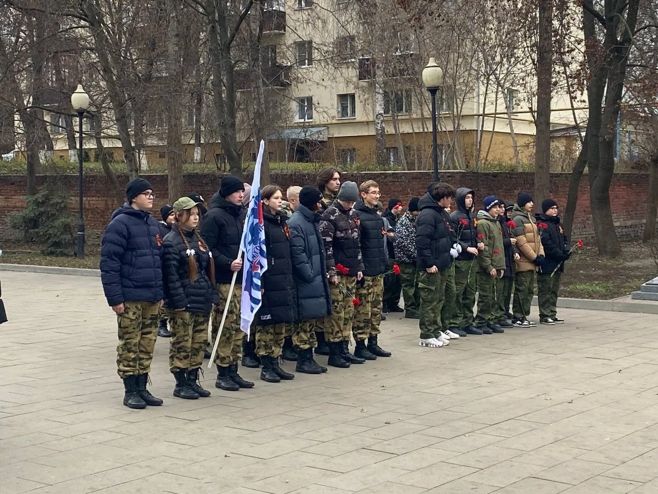 🎖Военно-патриотический клуб "Сокол" нашей #умной_школы принял учасиие в Митинге с возложением цветов
