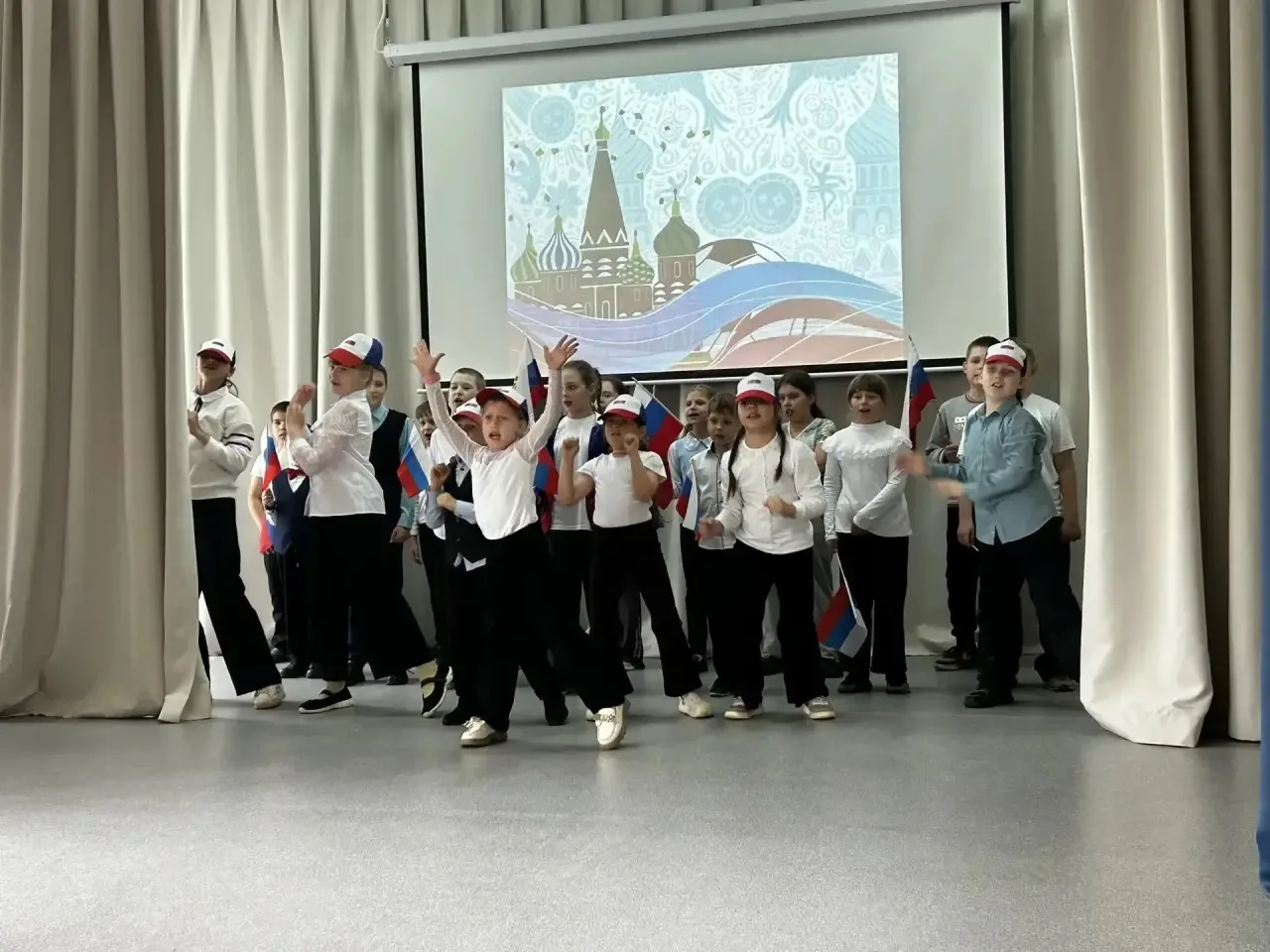 🇷🇺 Мы — маленькие патриоты большой страны!

Сегодня наше лето стало частью большого праздника — фе