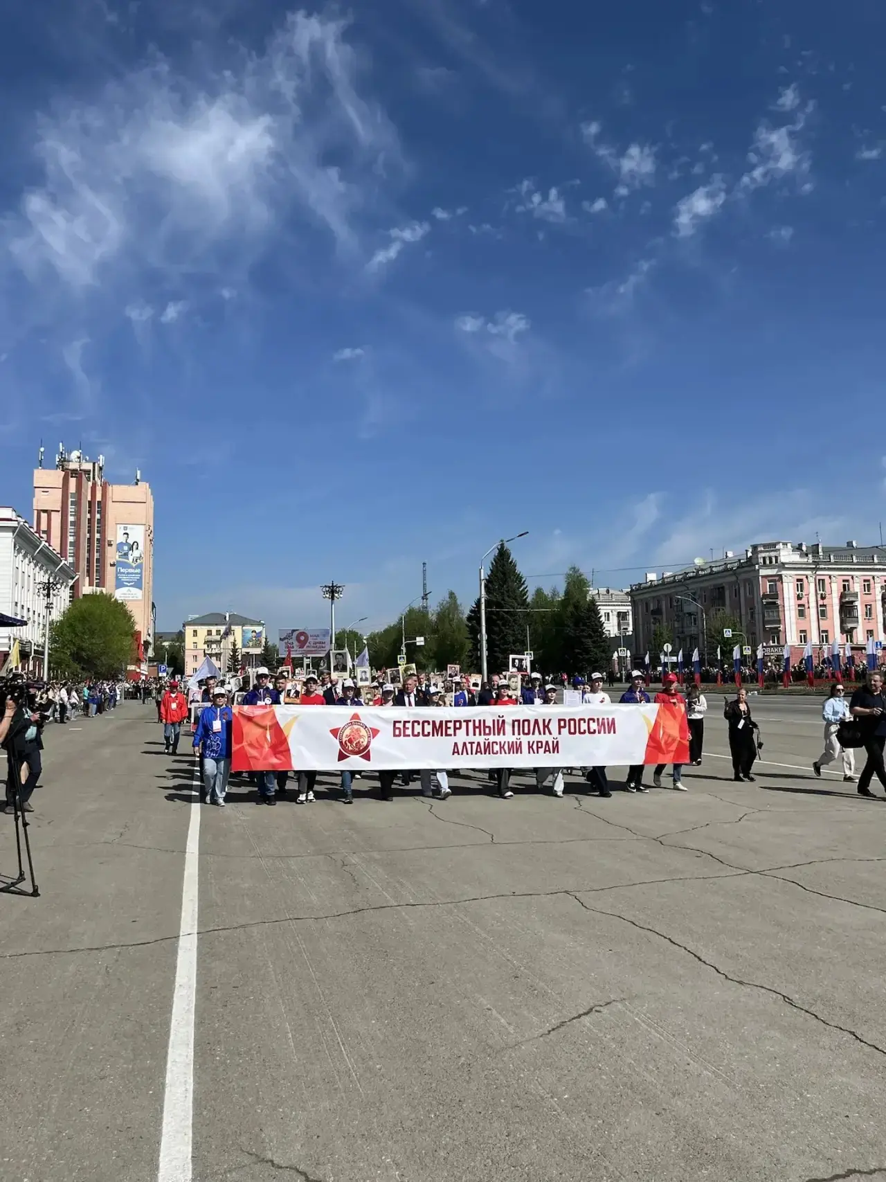 #9мая2026🕊️  🇷🇺Учащиеся 3 «Д» класса- будущие юнармейцы, вместе с выпускниками юнармейского отряда «